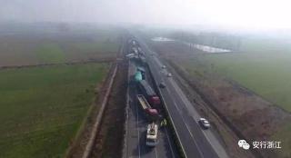 河南高速“团雾” 24辆车连环追尾多人死伤